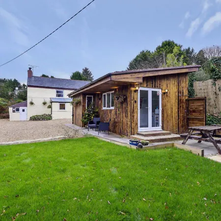 Minimoore Lodge. Perfect For Walkers, Cyclists And Surfers. Scorrier Exterior photo