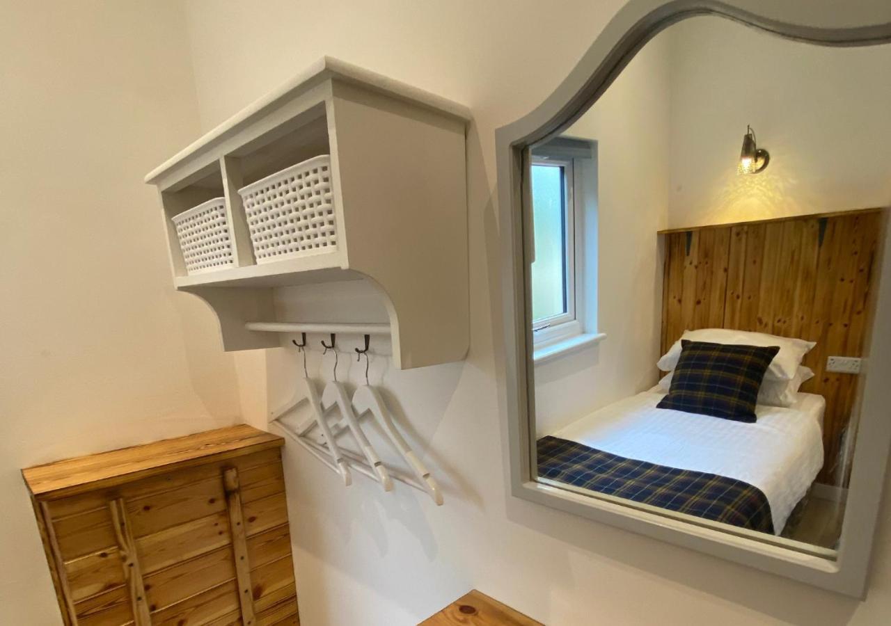 Minimoore Lodge. Perfect For Walkers, Cyclists And Surfers. * Scorrier