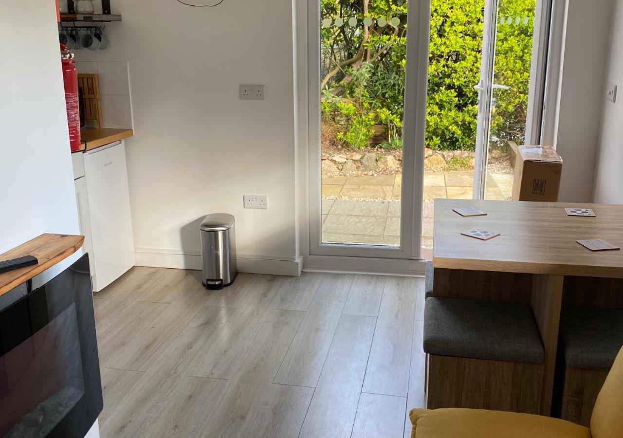 Minimoore Lodge. Perfect For Walkers, Cyclists And Surfers. *
